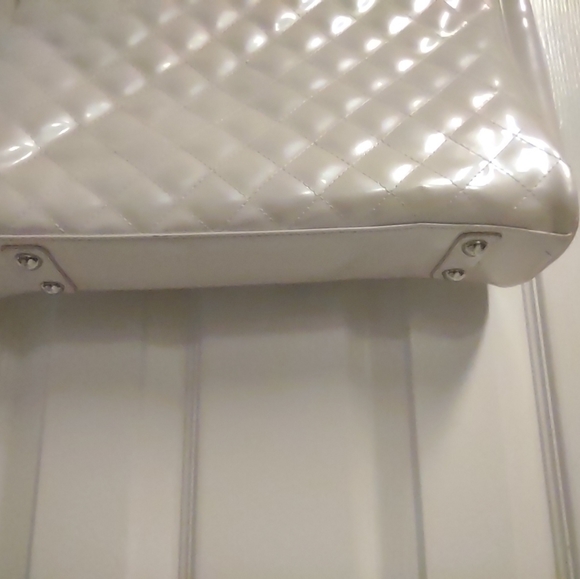 Hello Kitty Quilted Look Peal/white Color NWT - Picture 16 of 16